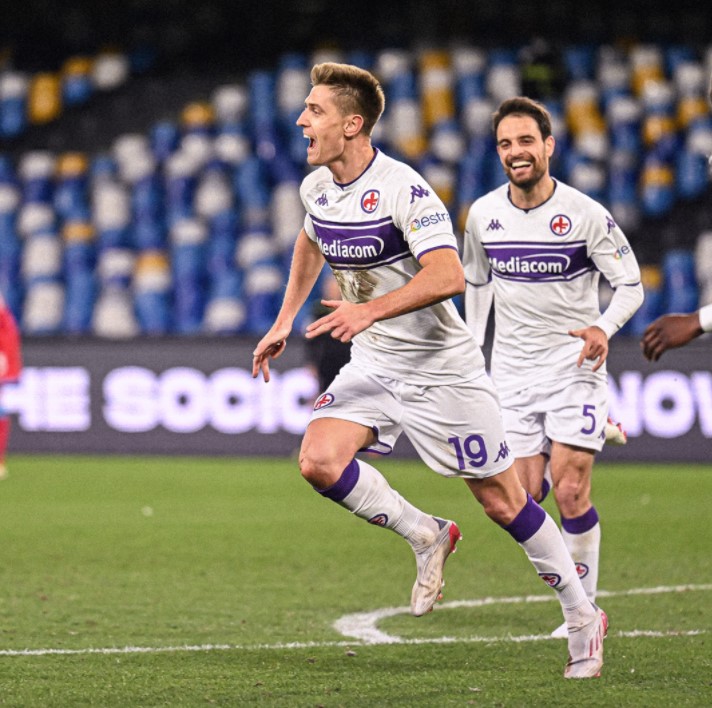Fiorentina venció 5 a 2 a Napoli por Copa Italia