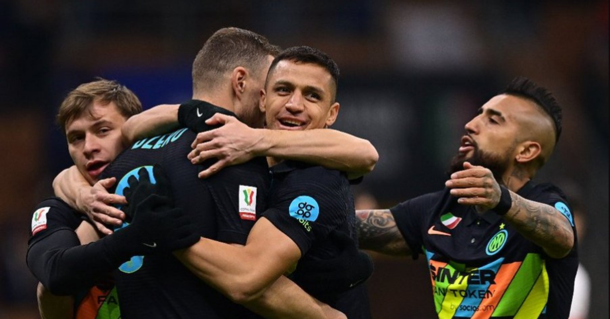 Con un golazo de Alexis Sánchez, Inter eliminó a Roma