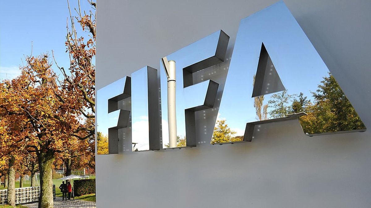 La FIFA anunció medidas para todos los futbolistas y entrenadores que no sean nativos de Rusia ni Ucrania. Cada uno tiene su propia elección.