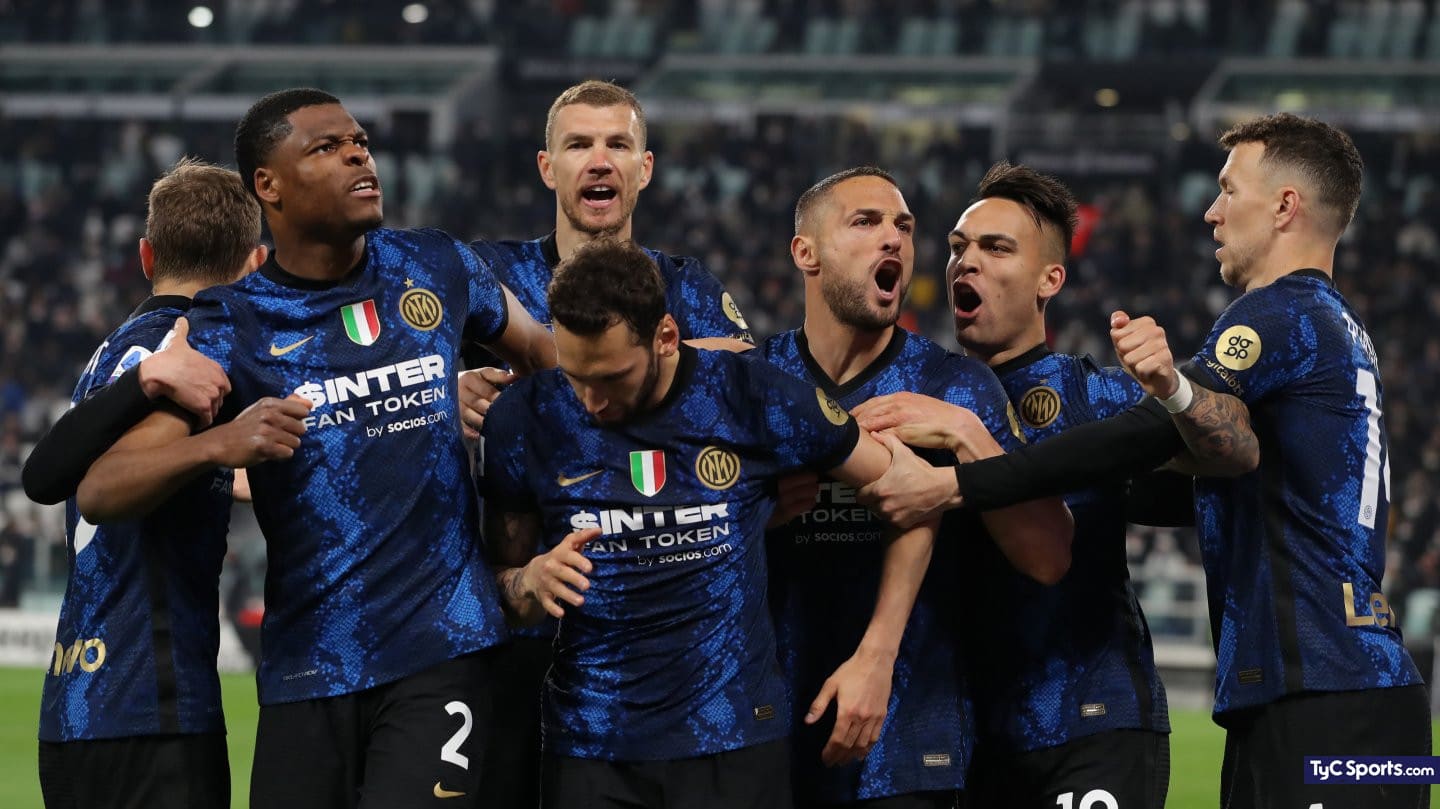 El clásico italiano fue una autentica guerra ganada por el club de Milán por un penal. Con el resultado conseguido logra sacar una diferencia.