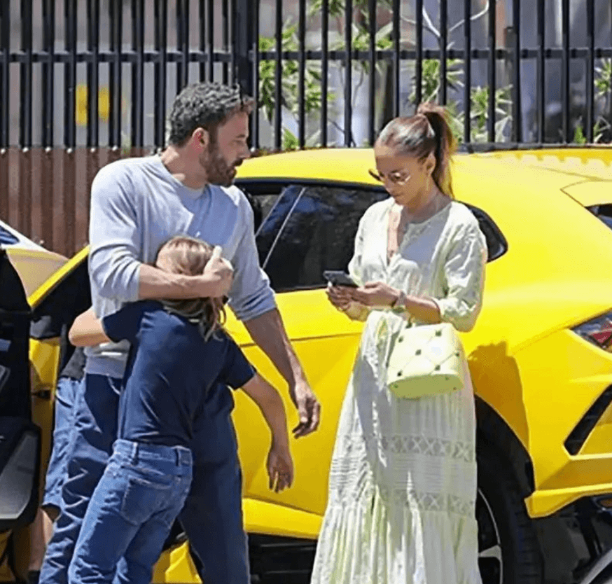 El hijo de Ben Affleck choca con Lamborghini con Jennifer López dentro