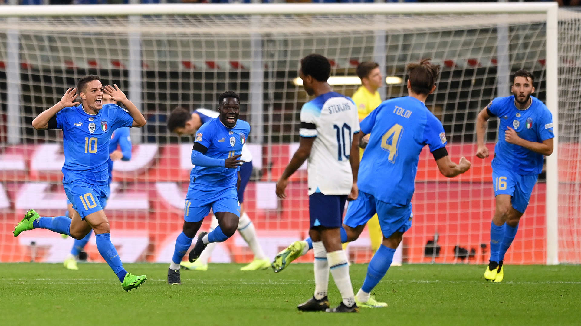 Italia venció a Inglaterra para hundirla al descenso y soñar con el Final Four