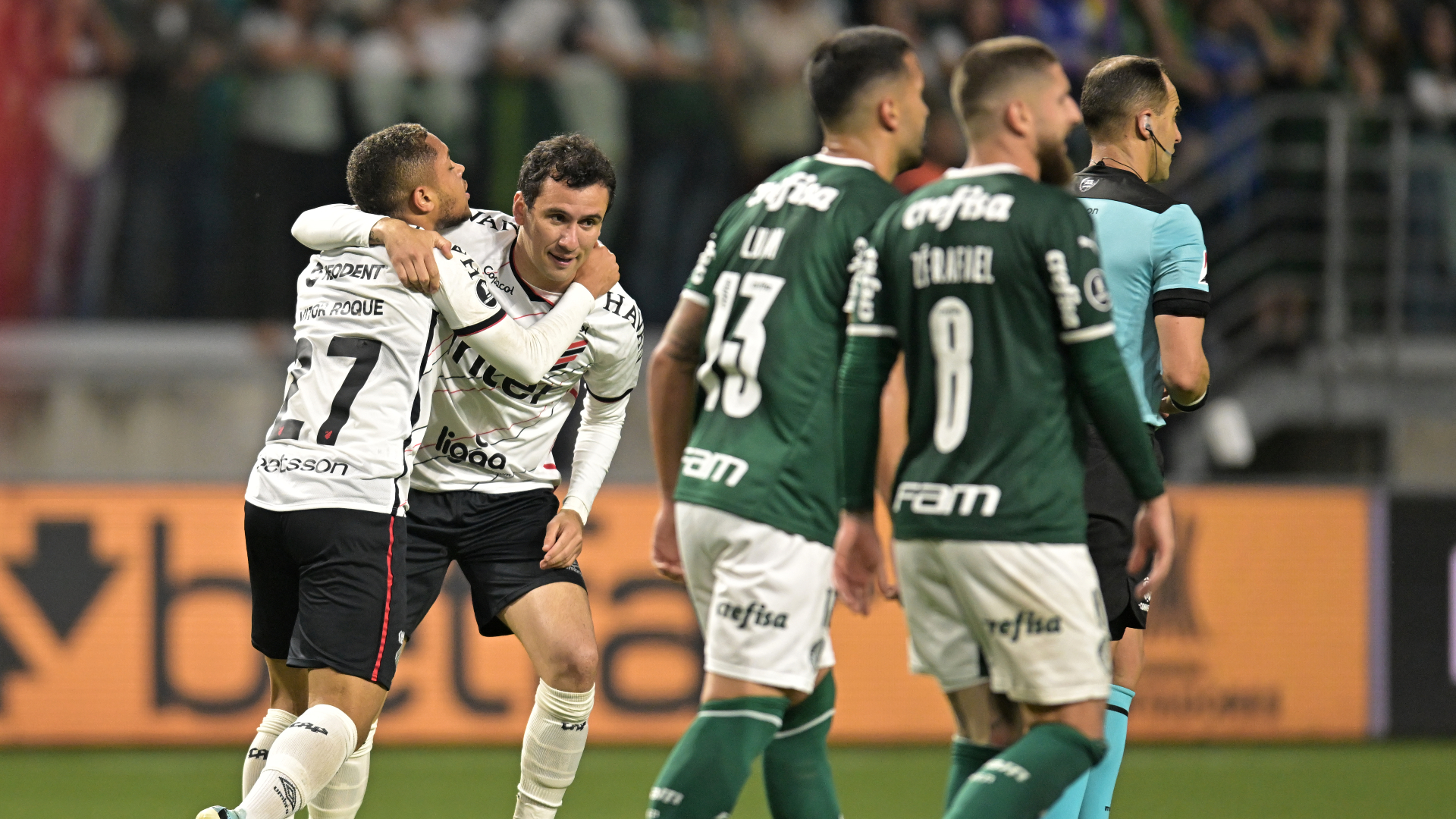 Athletico Paranaense remontó ante Palmeiras en San Pablo y se metió en la final