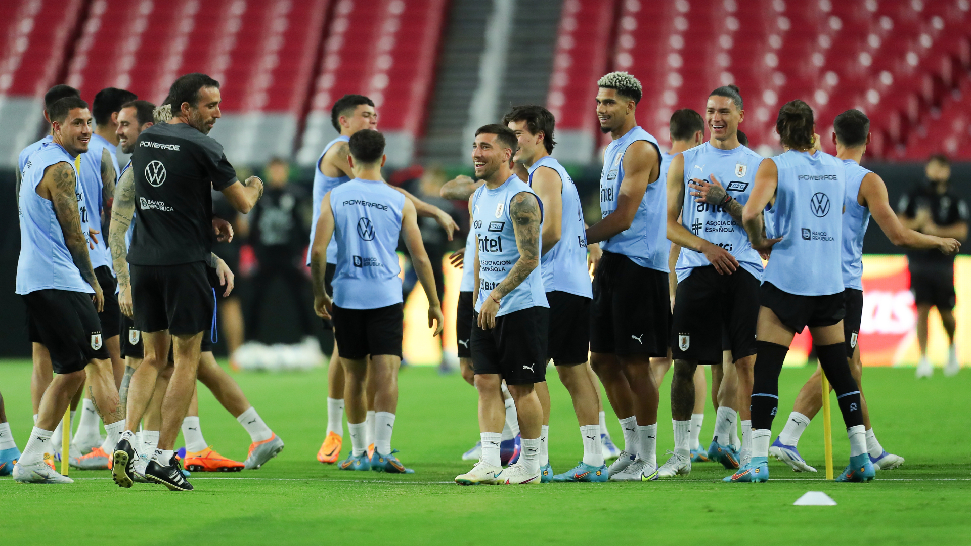 La Selección uruguaya completó su primer entrenamiento en tierras árabes
