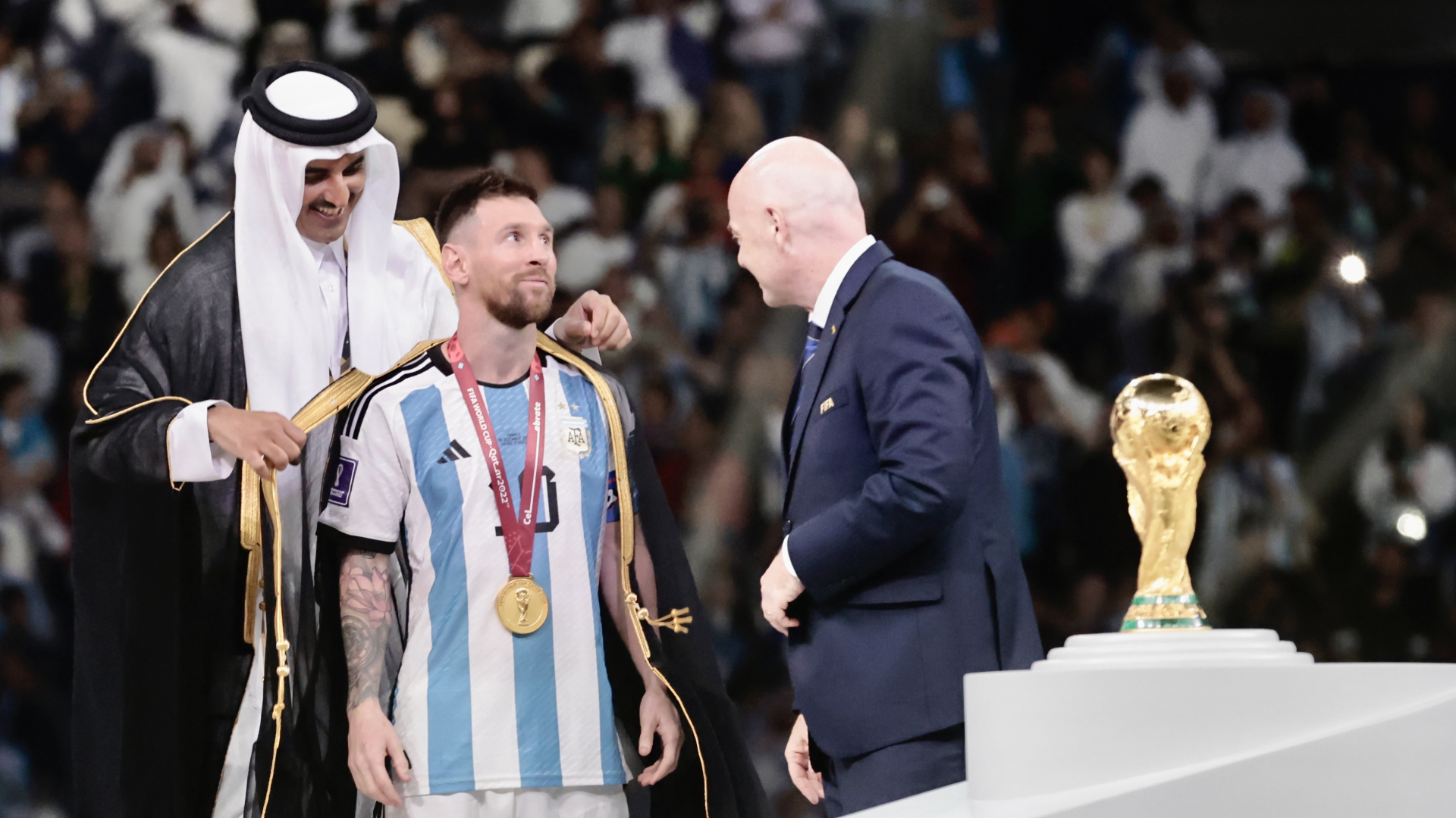 Messi recibió una millonaria oferta por el bisht de la Copa Mundial