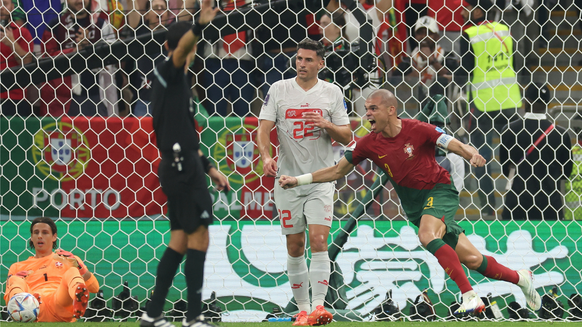 El interminable Pepe alcanza un récord con su gol ante Suiza