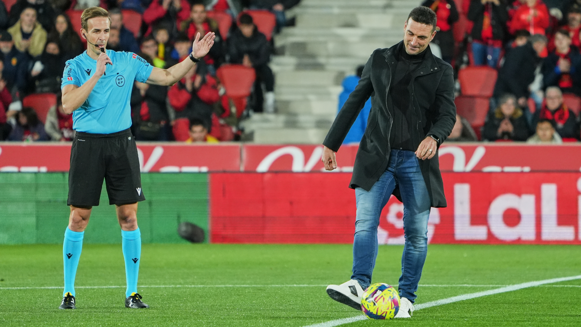Scaloni dio el puntapié inicial en el partido entre Mallorca y Real Valladolid